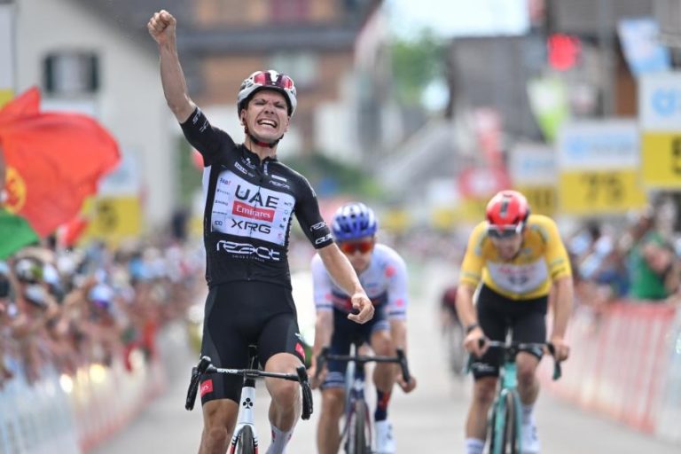 João Almeida vence etapa e sobe a segundo na Volta à Suíça a 33 segundos do líder