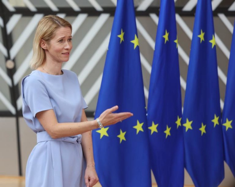 União Europeia alerta para risco de fecho do estreito de Ormuz