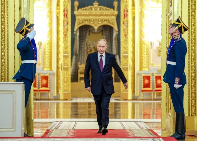 Putin não estará na cimeira dos BRICS por causa de mandado do TPI