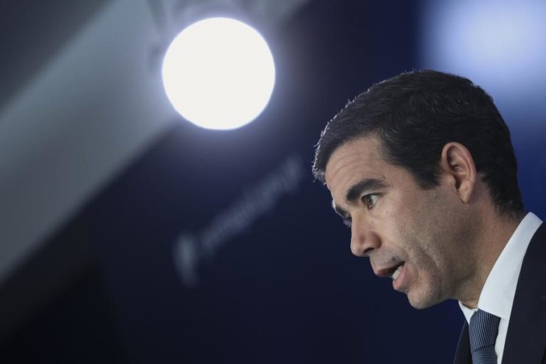 Governo admite medidas para combustíveis se existirem subidas significativas e duradouras