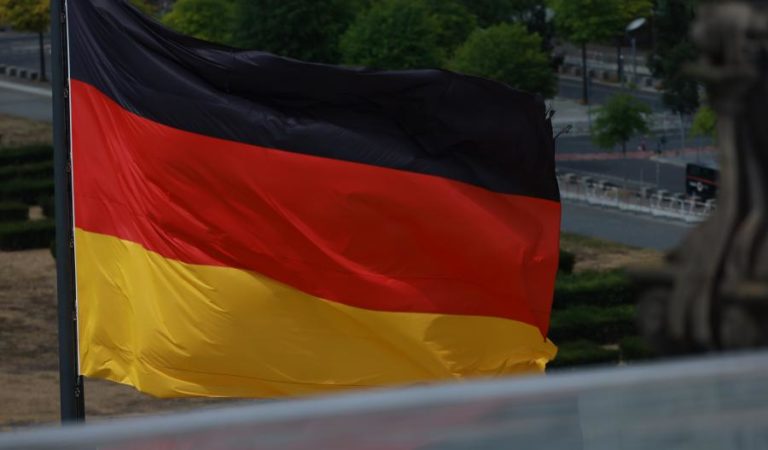 Parlamento alemão aprova suspensão de reagrupamento familiar de migrantes protegidos