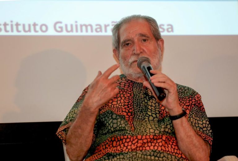 “Está na altura de os africanos pensarem pela sua própria cabeça”, diz Pepetela