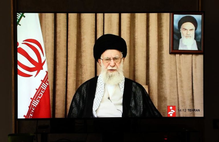 Khamenei reclama vitória e saúda “bofetada na cara” dos EUA