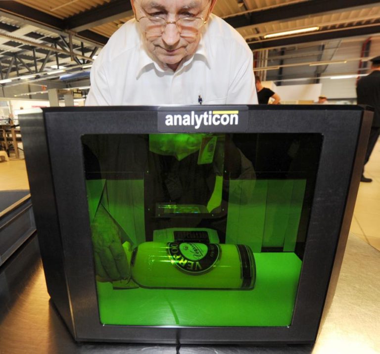 Bruxelas dá ‘luz verde’ a ‘scanners’ para líquidos com mais de 100ml nos aeroportos da UE