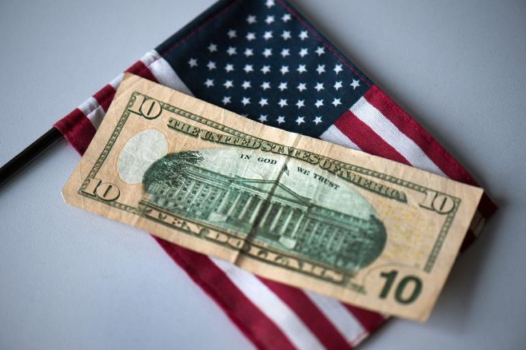 Défice público dos Estados Unidos aumenta apesar de mais receita tarifária
