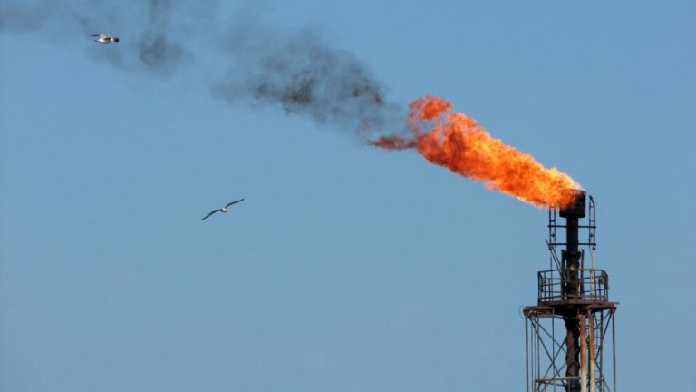 Cotação do Brent desce 1,63% e volta a cair abaixo dos 70 dólares por barril
