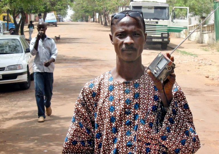 Rádios comunitárias chegam onde falha tudo na Guiné-Bissau