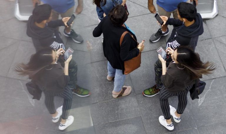 Governo aprova proibição do uso de telemóveis nas escolas até ao 6ª ano