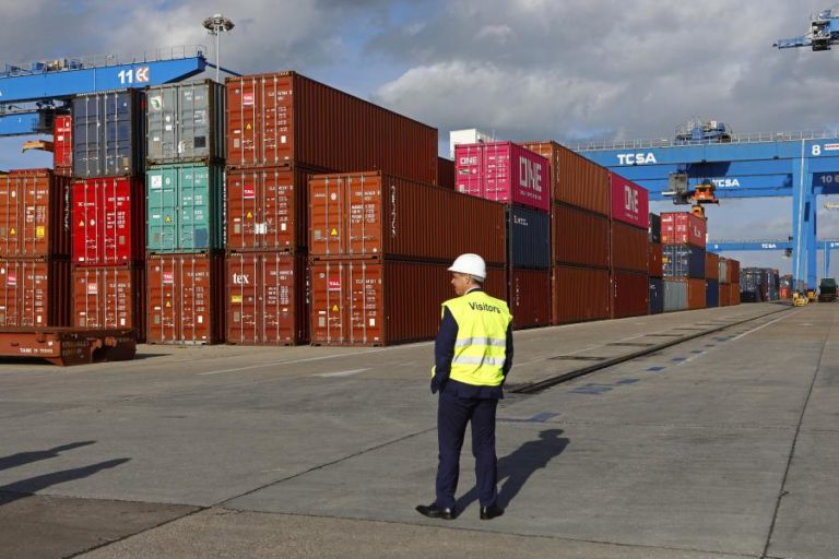 Importações aumentam 12% e exportações sobem 2,5% em maio