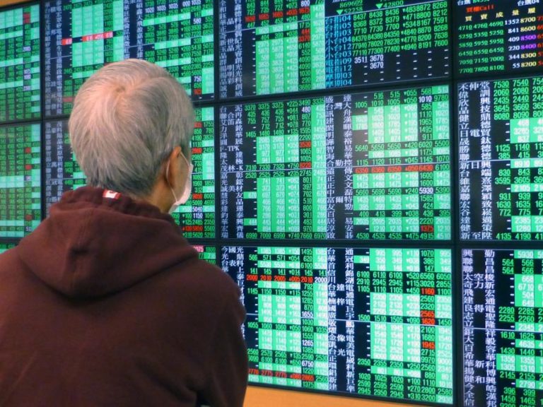 Bolsa de Tóquio abre com Nikkei a cair 0,13%