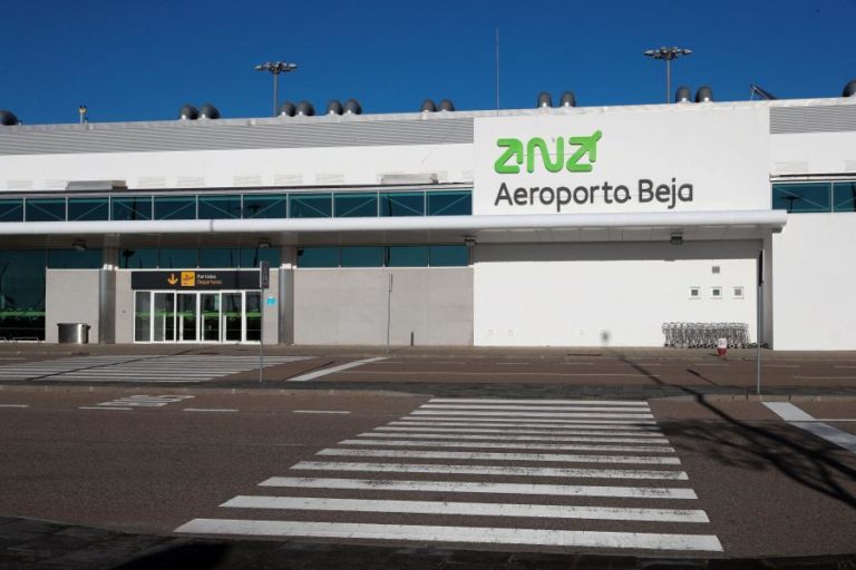 Governo aponta potencial do aeroporto de Beja na defesa e manutenção aeronáutica