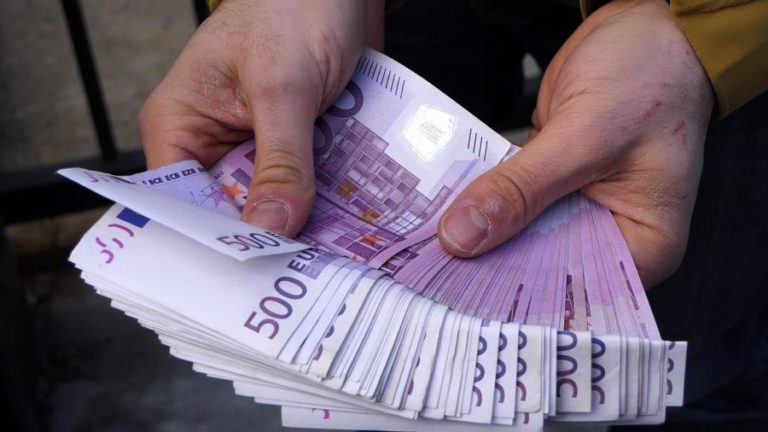 Crescimento dos depósitos de particulares desacelera pelo 8.º mês para 5,2% em junho