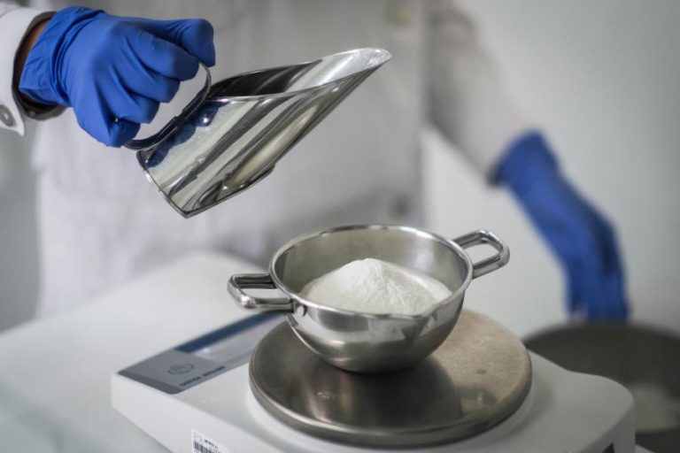 Moçambique quer entrar na produção de medicamentos e reduzir dependência