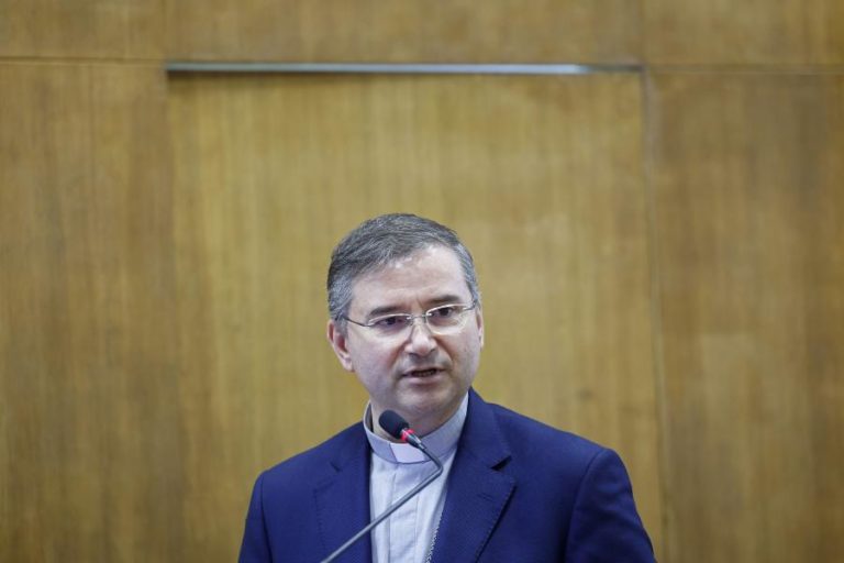 Bispo Américo Aguiar avisa que “sem esperança e sem confiança” qualquer um pode “pegar no leme”