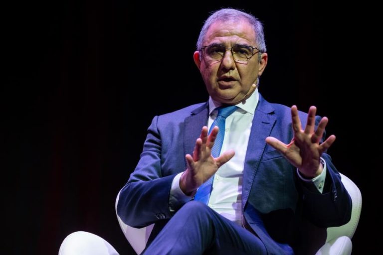 Bolieiro defende plataformas logísticas com Cabo Verde