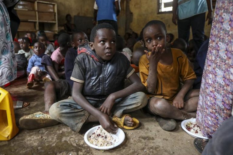 Líder da União Africana apela à ajuda internacional na luta contra a fome em África