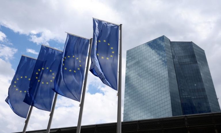 Banca da zona euro mantém critérios no crédito a empresas no 2.º trimestre