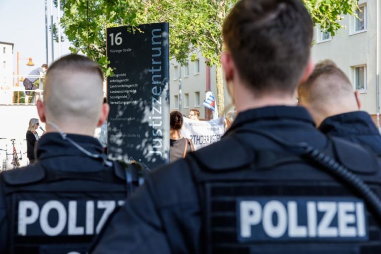 Mais de 50 detidos e 17 polícias feridos em protesto pró-palestiniano em Berlim