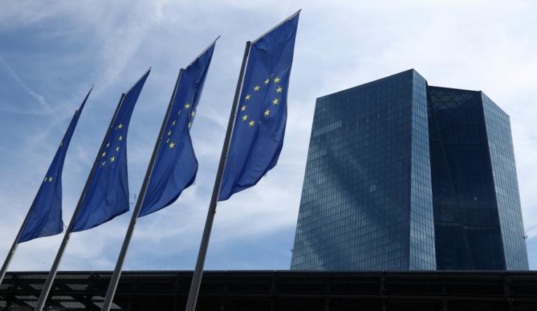 Perspetivas de inflação a um ano dos consumidores na zona euro caem para 2,6%