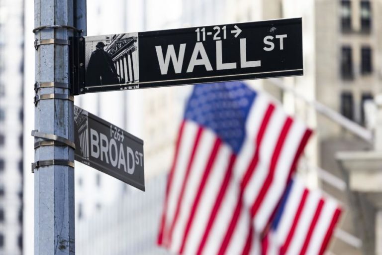 Wall Street fecha em alta sessão encurtada com novos recordes do Nasdaq e S&P500