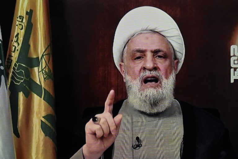 Líder do Hezbollah rejeita depor armas e admite “confronto” com Israel