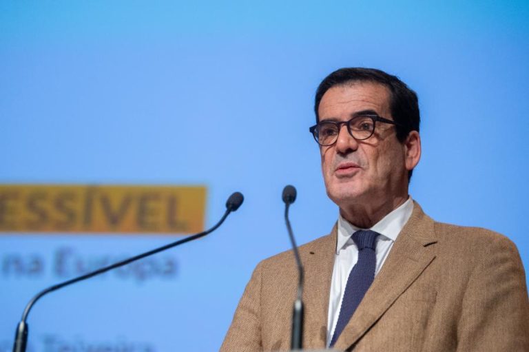 Rui Moreira admite estar a equacionar ser candidato às Presidência da República mas só decidirá a partir de setembro