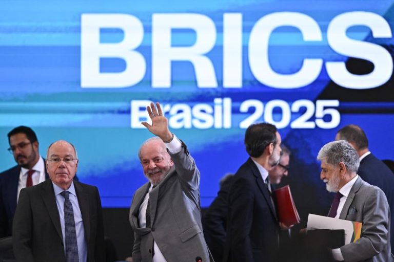 Brasil, China e Rússia reforçam diálogo financeiro antes da cimeira dos BRICS