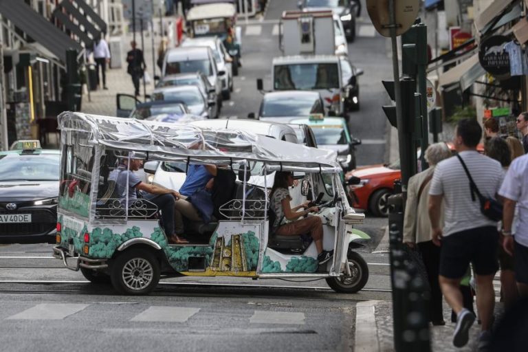 Hóspedes, dormidas e proveitos do alojamento turístico sobem 2,5%, 3,1% e 7,6% em junho