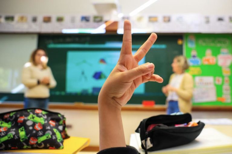 Governo lança concurso para 12 mil vagas no pré-escolar nos privados