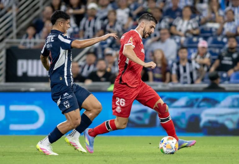 Avançado Paulinho eleito melhor jogador da Liga mexicana