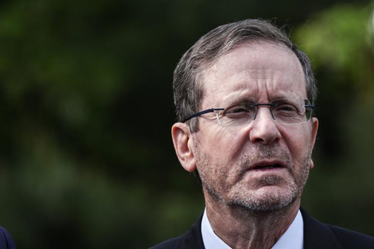 Presidente israelita visita Gaza e diz que Israel age conforme direito internacional