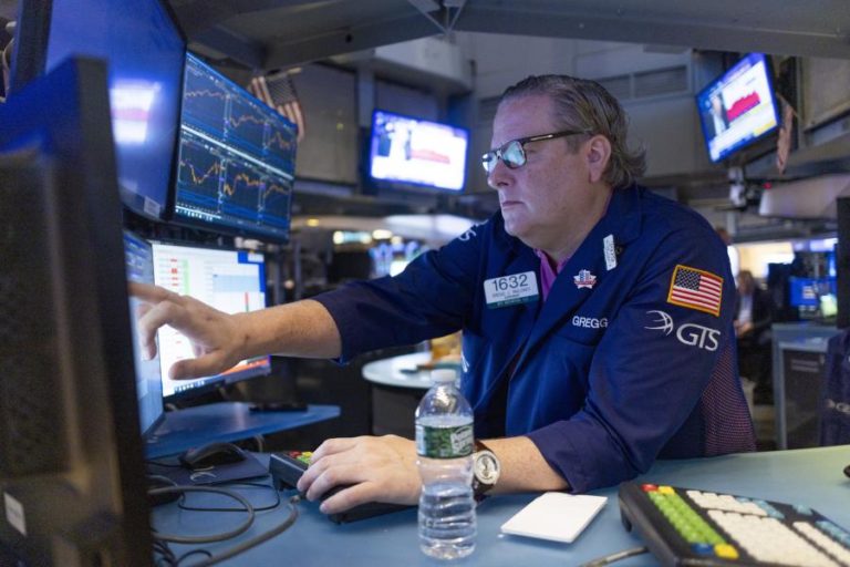 Wall Street fecha com novos recordes do S&P500 e Nasdaq e perda do Dow Jones