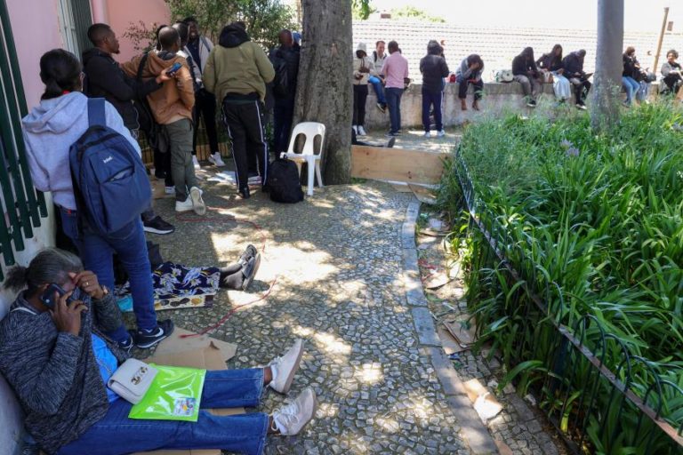 Imigrantes confiantes que PR vai enviar lei de estrangeiros para o Constitucional