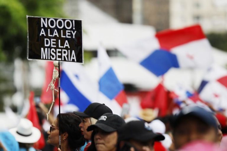 Professores do Panamá retomam aulas após greve de mais de dois meses