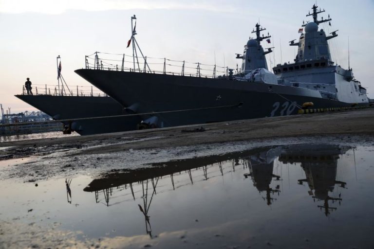 Marinha russa inicia operação para testar equipamento e treinar combate