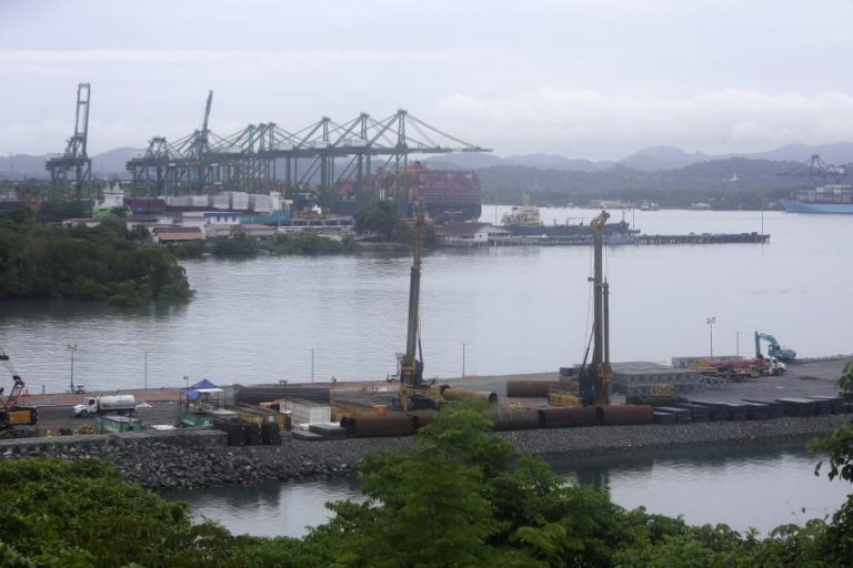 CK Hutchison procura investidor chinês para participar no negócio dos portos do Panamá