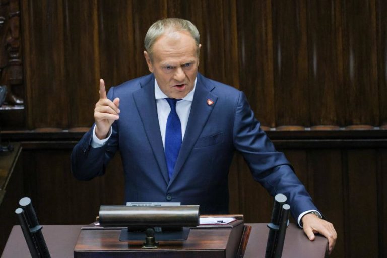 Tusk remodela governo após “terramoto político” nas presidenciais polacas
