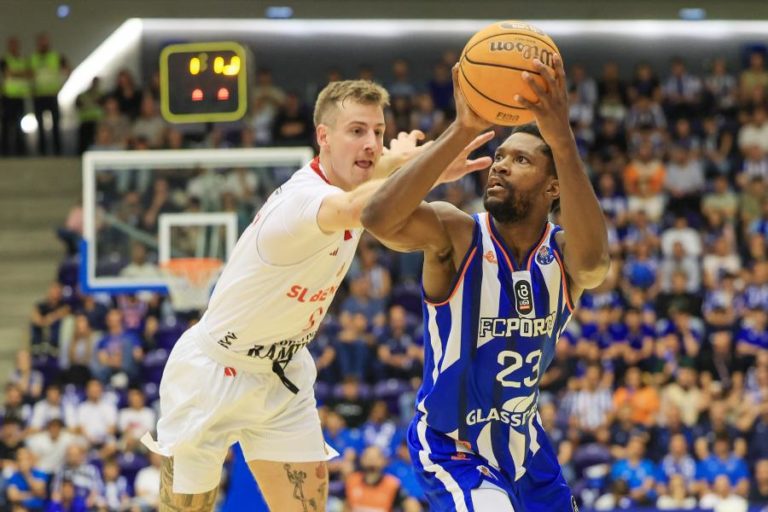 Toney Douglas, Xeyrius Williams, Phil Fayne e Luís Silva  de saída do FC Porto