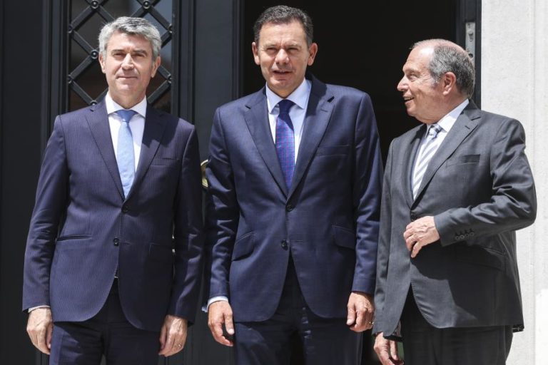 Montenegro e Carneiro reúnem-se hoje na residência oficial do primeiro-ministro