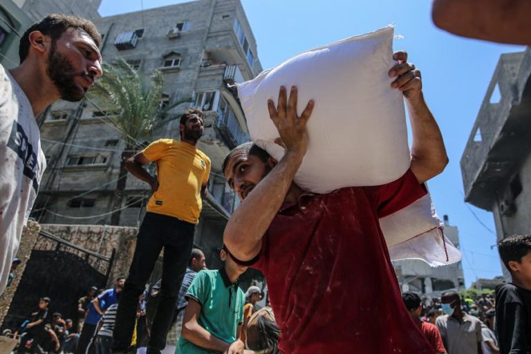 ONU diz que retoma dos lançamentos aéreos de ajuda sobre Gaza “é ineficaz”