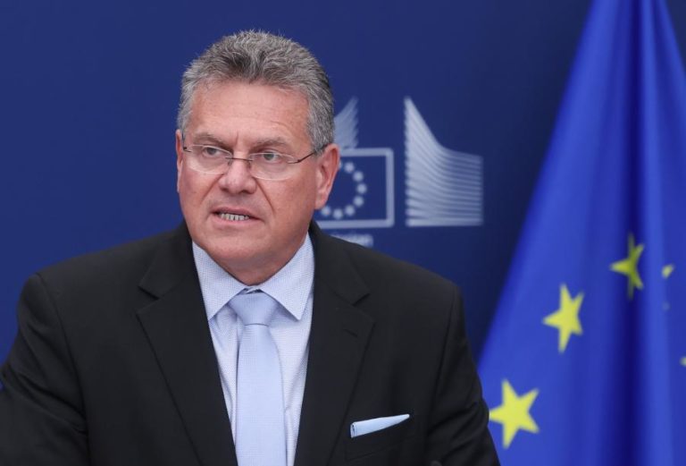 Sefcovic prepara-se com Von der Leyen para “conversa importante” com Trump sobre as tarifas