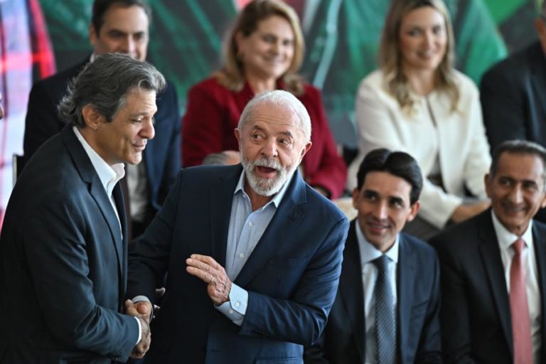 Lula da Silva insta Mercosul a adotar sistema de pagamento em moedas locais