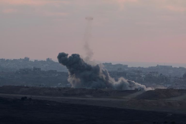 Ataques aéreos israelitas causam pelo menos 20 mortos na Faixa de Gaza