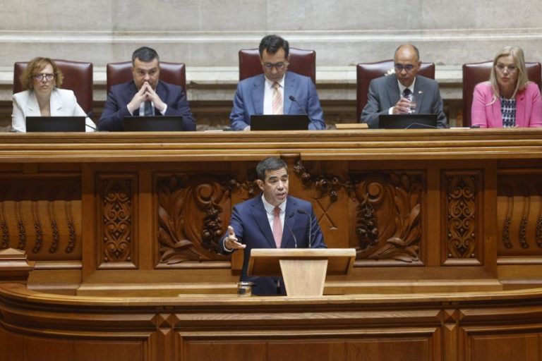 Governo pede que diplomas da nacionalidade e imigração baixem sem votação à especialidade
