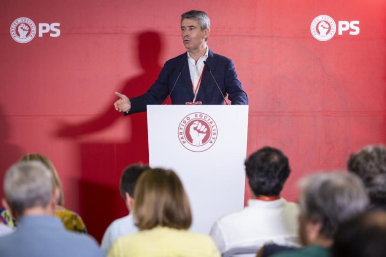 Carneiro critica PSD por ficar nas mãos da extrema-direita”