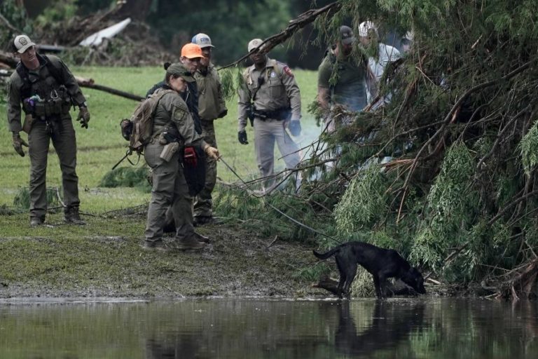 Número de mortos nas cheias no Texas sobe para 68 mas autoridades esperam aumento