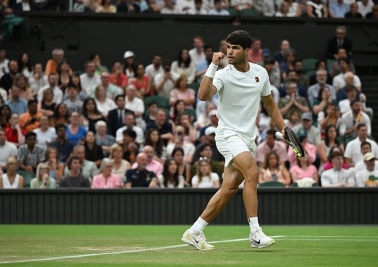 Bicampeão Carlos Alcaraz nos quartos de final de Wimbledon