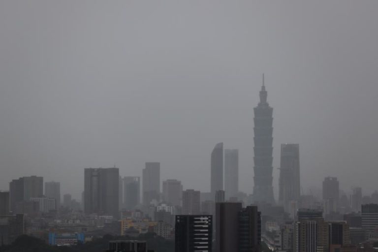 Alerta na China devido ao tufão Danas que deixou dois mortos em Taiwan