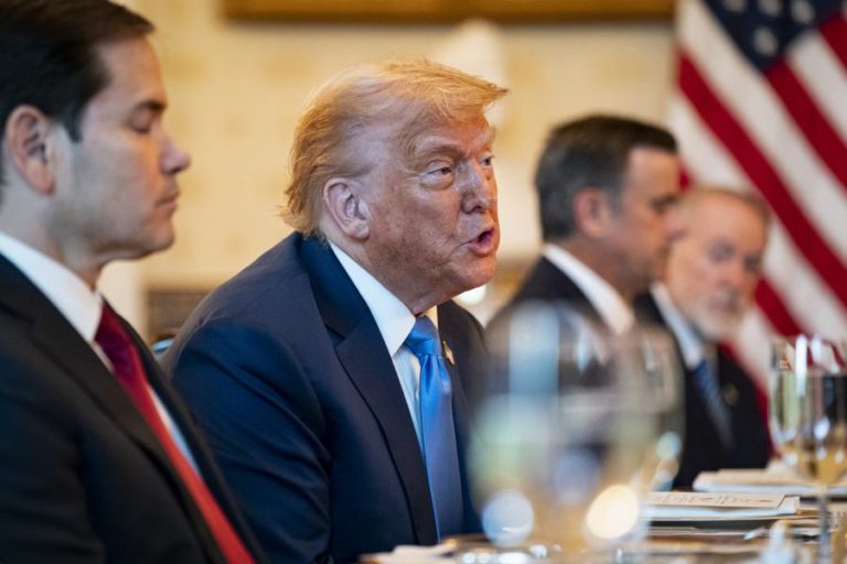 Trump diz que vai enviar mais “armas defensivas” para a Ucrânia
