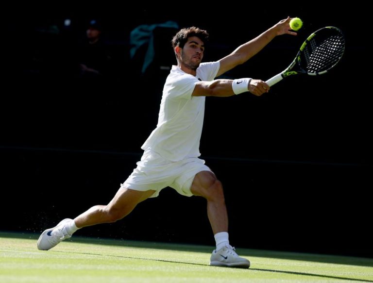 Carlos Alcaraz bate Cameron Norrie e segue para as meias-finais de Wimbledon
